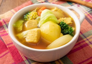 2020112_soup_with_lots_of_chicken_breast_and_cabbage