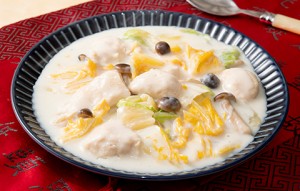 202121_chicken_breast_strips_and_chinese_cabbage_in_Chinese-style_white_sauce